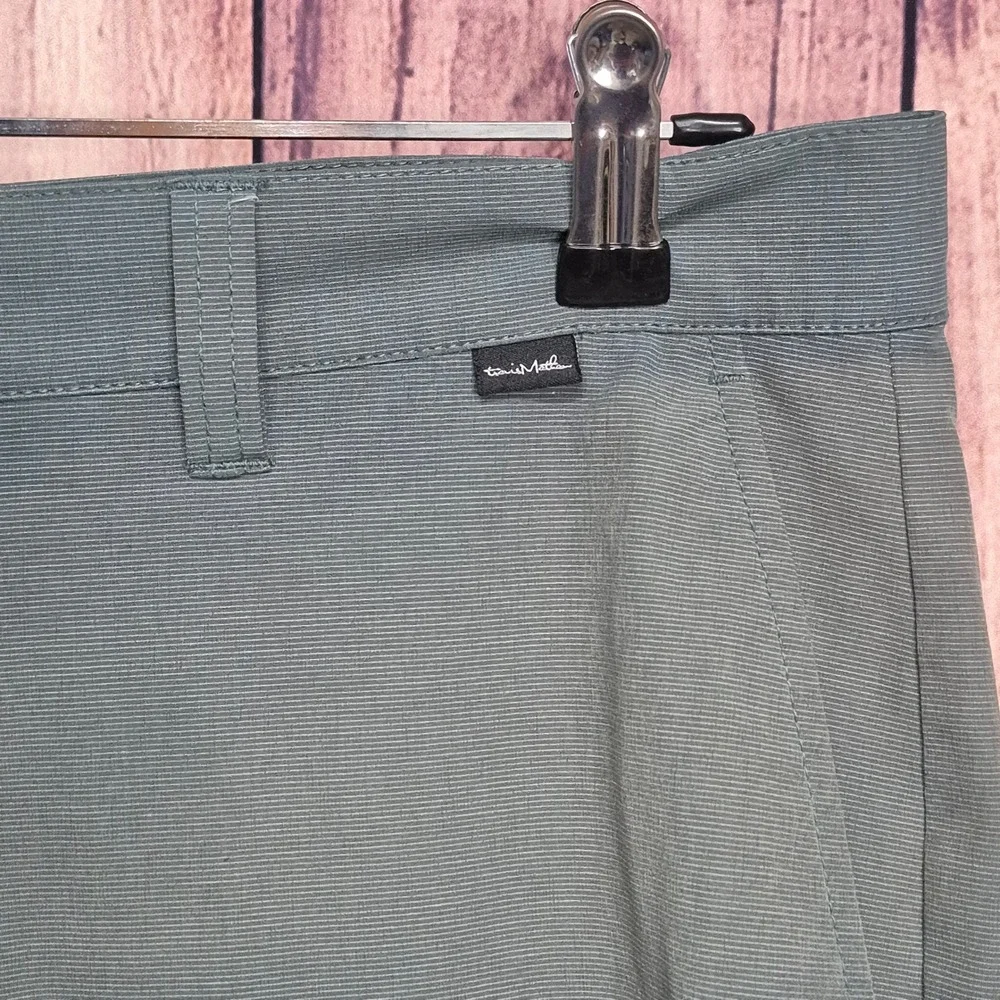 TravisMathew Mens Sage Green Performance Golf Shorts Size 34‎ Stretch Textured